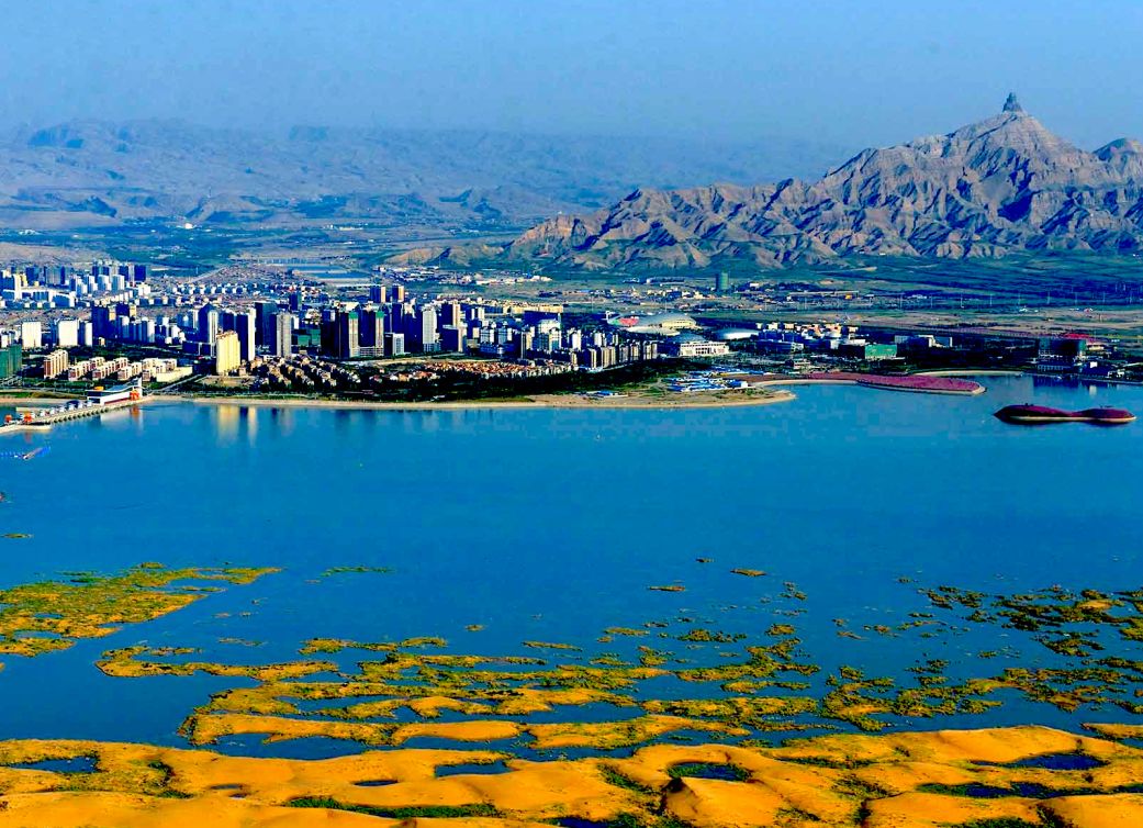 乌海,沙漠中的璀璨明珠之城